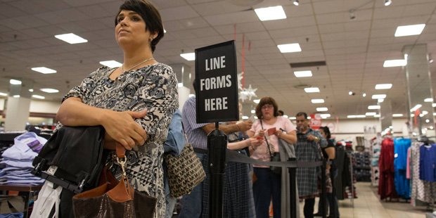 KTAR923's tweet image. Dave Ramsey says: Don’t get suckered by last-minute Christmas shopping - bit.ly/1O7hbM0