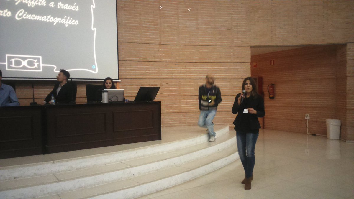 UmaInvestiga's tweet photo. Última exposición del congreso. Homenaje a David Griffith a través de un corto cinematográfico #UMAInvestiga2015 https://t.co/MK5PGKGm60