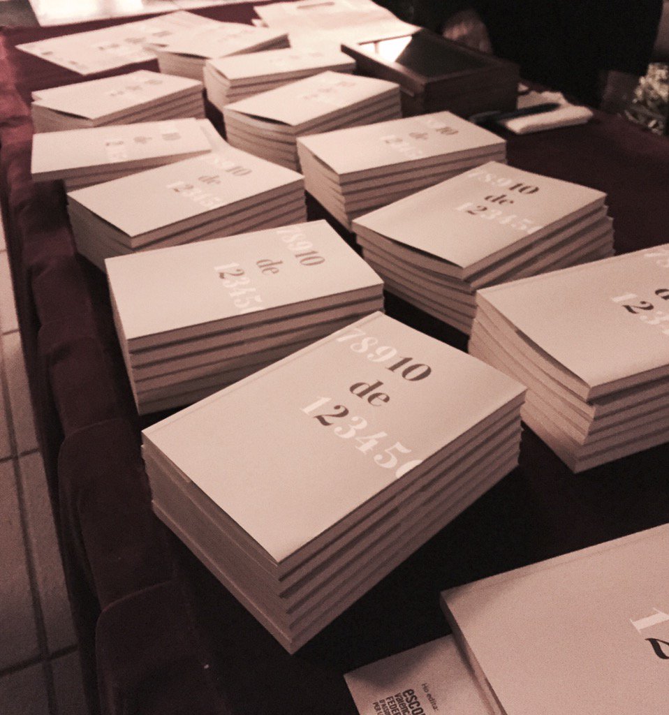 cesaramiguet's tweet photo. A la presentació del llibre #10de2 per celebrar 10anys del #VoluntariatPelValencià d'@escolatv https://t.co/z88cucSIOf