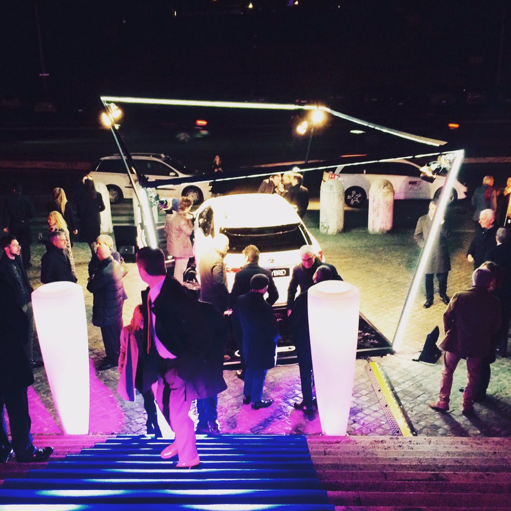 Lexus_Italia's tweet photo. Solo il nostro #blu #carpet ci separa da una serata #amazing. #staytuned. #TheRXKeyExperience #live da #GNAM #Roma https://t.co/Gg1RuvDHU5