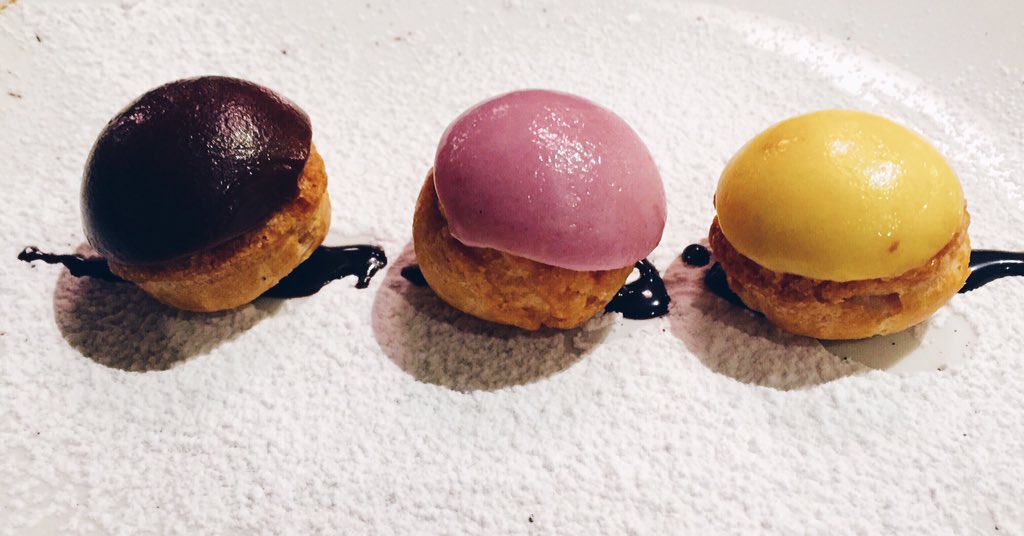 ¡Petit Choux para los más golosos! 
#elclassicbcn #restaurant #gastronomia #Barcelona