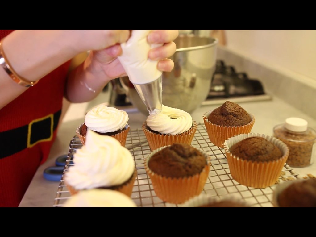 maebaex's tweet image. #bakingstruggles @ZozeeBo