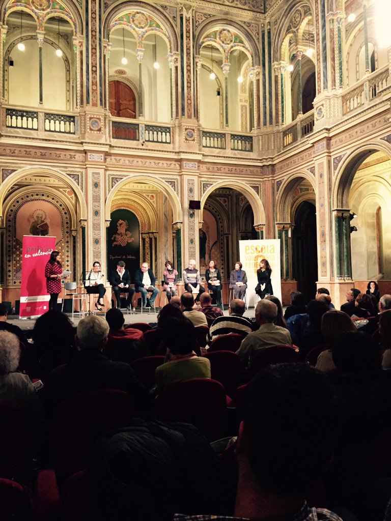 cesaramiguet's tweet photo. Presentació del llibre #10de2 per celebrar 10anys del #VoluntariatPelValencià d'@escolatv https://t.co/G0nsoyA8pj