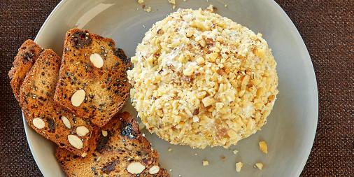 WisconsinCheese's tweet photo. Classic seasonal flavors are in this Gorgonzola, Fig &amp; Nut Cheese Ball. #12DaysofCheeseBalls https://t.co/VwN3BGj6Eo https://t.co/Fo9KBblGmh