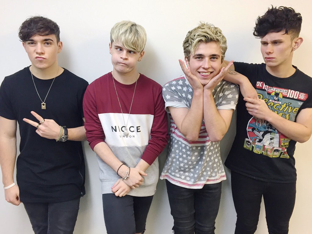 RoadTripTV's tweet photo. RT for a FOLLOW/ DM 💖
#ROADIES pose! 😂 https://t.co/5CXE5Aww4h