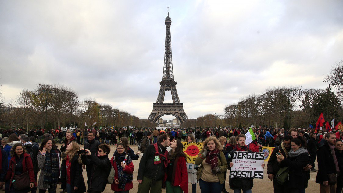 greenpeaceusa's tweet photo. Amazing! This is how Paris turned the climate movement into an everyone movement. https://t.co/HveAf4XftG #COP21 https://t.co/zPaWhEFoB0