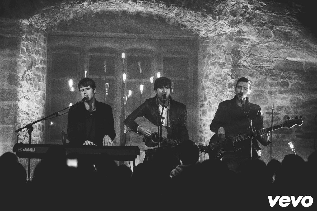 Vevo_UK's tweet photo. Watch what happened at the @Kodaline #VevoGOSHOW in a castle in Dublin here: https://t.co/HtBm5JZtMH https://t.co/FuNiQR48Ys