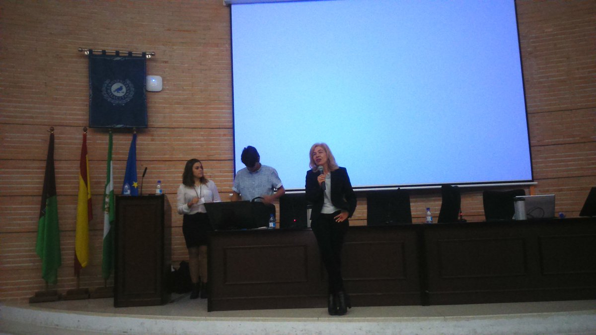 UmaInvestiga's tweet photo. Cierre del congreso con unas palabras de la profesora de Método Científico Nekane!! 👏👏👏 #UMAInvestiga2015 https://t.co/3jsu2scrdM