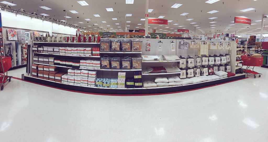 Sarah's selling stuff. One Sarah's floor is filling and another Sarah's backrooom is emptying;) <a href="/JoeWhiteEffect/">Joseph White</a>