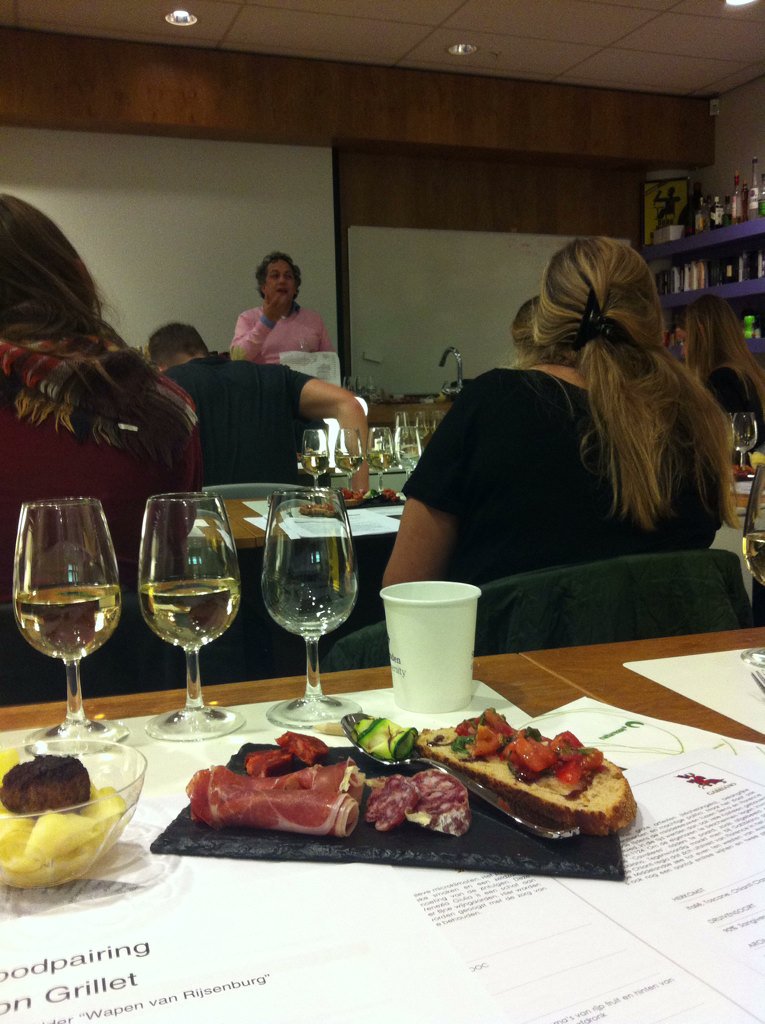 WijnDionysus's tweet photo. Vanavond een wijn- spijsproeverij van @Rongrillet met als thema Italië #gastrocommissie #wijnverenigingdionysus https://t.co/uDGFlzD6H9
