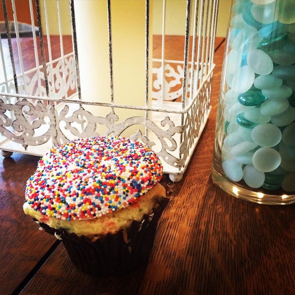 meekie75's tweet photo. Gluten free funfetti begging to be eaten but I don't think it's Gastroparesis friendly... 😑😑👅😍🍰💗🎂 #yummers #smallca… https://t.co/INEky0H0uj