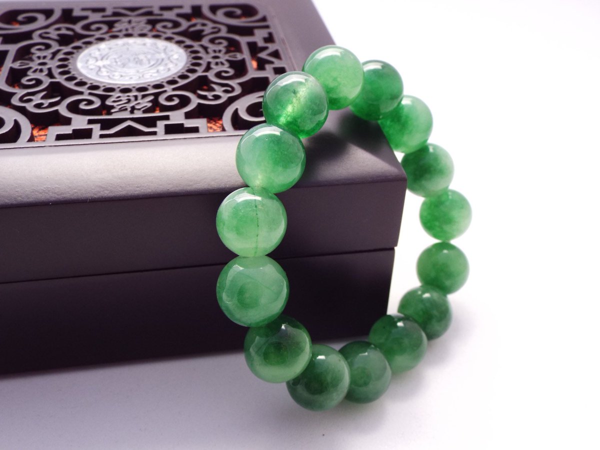 VCollection888's tweet photo. Jade bracelet elastic green beads https://t.co/btuc1kBJCF #EtsyGifts #StoneBangle https://t.co/YURzV4gDOS