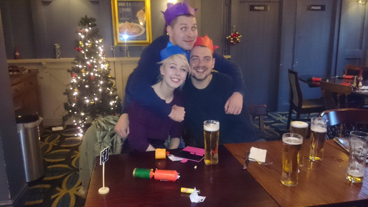AshleeKing90's tweet photo. Christmas celebrations 🎄🎉🎁 the hollybush didn't like us much after stealing all the crackers 😂 #MerryChristmas https://t.co/SN41NMbHcG