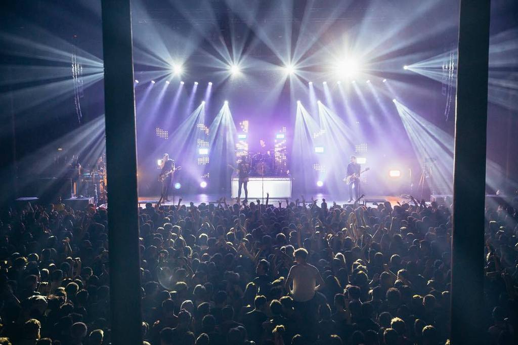joshuamansfield's tweet photo. Another from last night. #tourlite https://t.co/f1QhxVfi5c https://t.co/ZVms7MuSG0