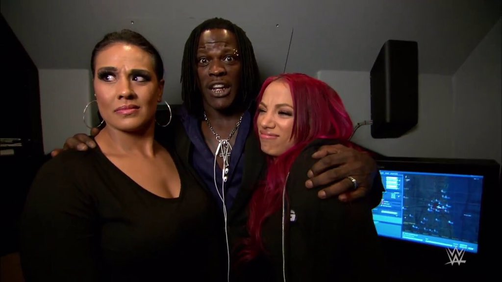 Último Moné tweet media