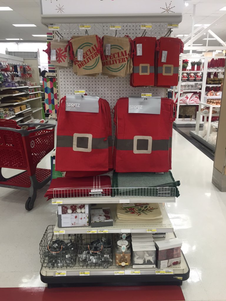 M_Charboneau's tweet photo. Can't sell it from the back at #2391 #FullEndcaps #G194Christmas @detroitswan @ContrucciJoe https://t.co/lTLmC6AQ3X