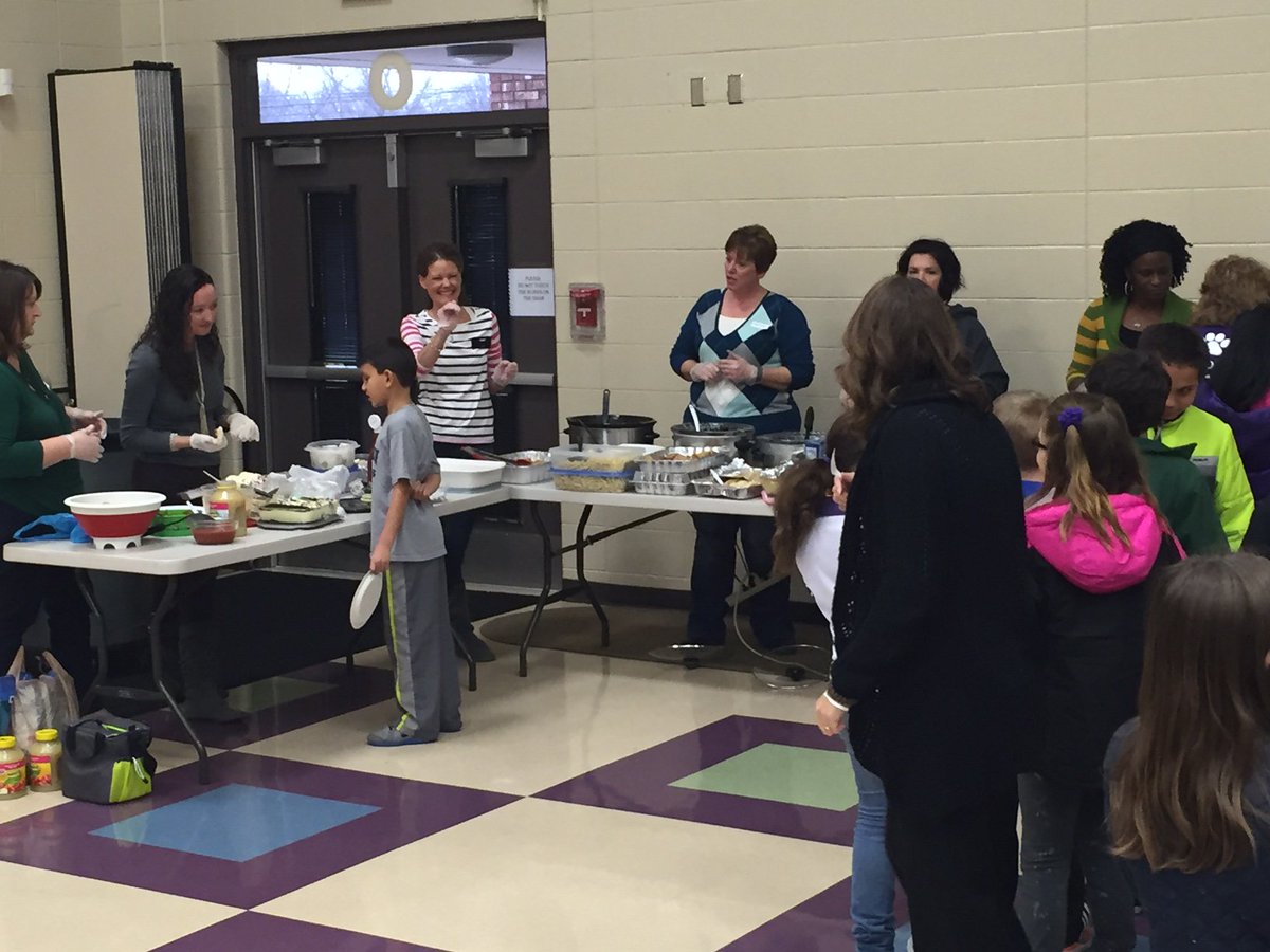 CoachFreddy6270's tweet photo. 3rd Grade Multi-Culture Feast was a success!!! #greatfood #greatparents #thanksforcooking #pickelem https://t.co/5MTc5Y9mWG