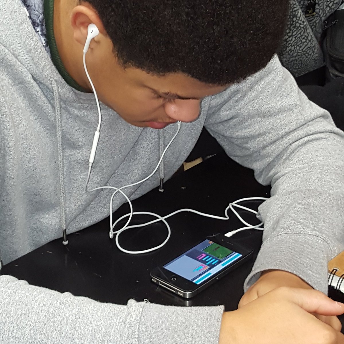shanicemwhite's tweet photo. All students @chflowershigh don't have laptops. They use phones for #chfhourofcode #chfhshourofcode  #hourofcode. https://t.co/3otWrGITh5