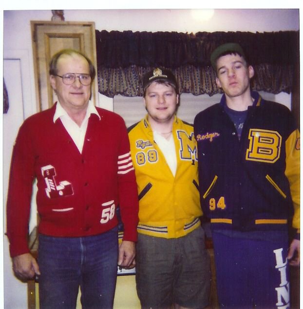 Rodger_Petrik's tweet photo. 1993, 2004, 2015...  11 more years until the next picture comes in 2026.  Grady will prob have his by then! https://t.co/kGnys2pmPF