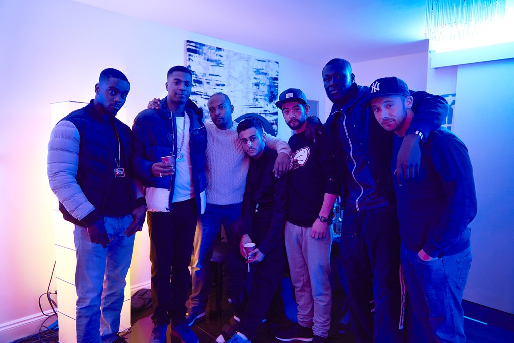 TheHoodMovies's tweet photo. When music meets film.
@skrapzisback @nines1ace @NoelClarke @iFadyElsayed @Jack_McMullen @Stormzy1 @JasonMaza https://t.co/m7fVx174F0