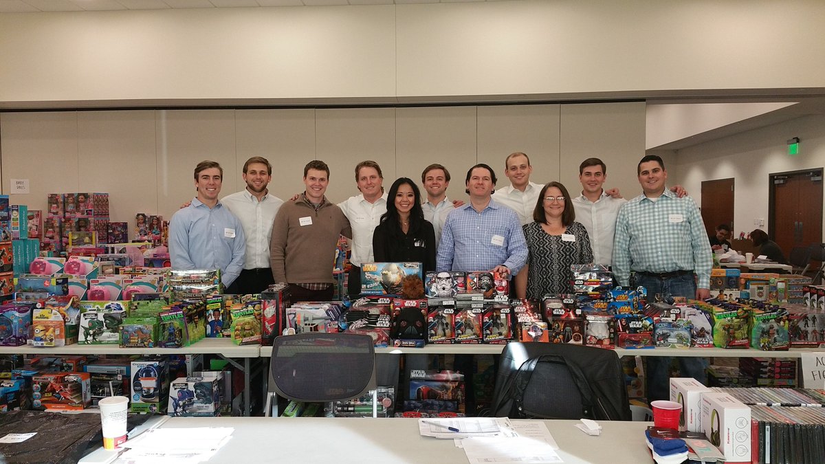 PaladinCRE's tweet photo. Our team at the @DallasCAC Holiday of Hope Campaign yesterday.  Proud to serve this incredible organization! https://t.co/TCFjNPZHK1