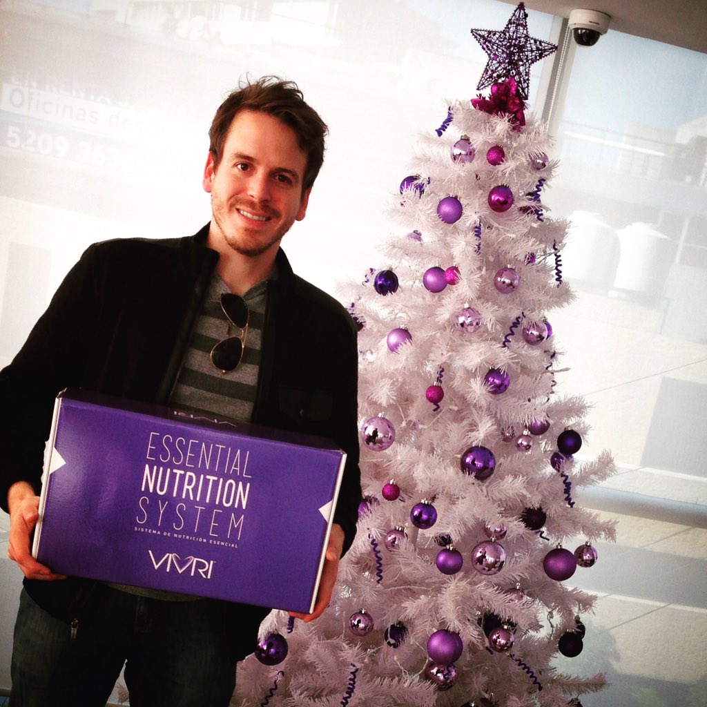 FedeBracamontes's tweet photo. Ya tengo mi paquete @myVIVRI Listo para empezar el 2016 de manera saludable. Gracias @crystaltopete 😄 #Vivri https://t.co/Sn35ZX7lVK