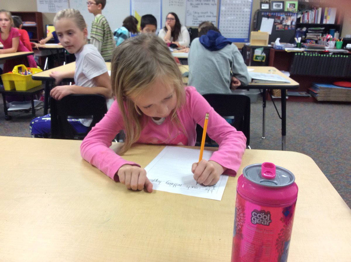 AuroraRoom305's tweet photo. Our class writing a make believe story! https://t.co/dFHECyzewG