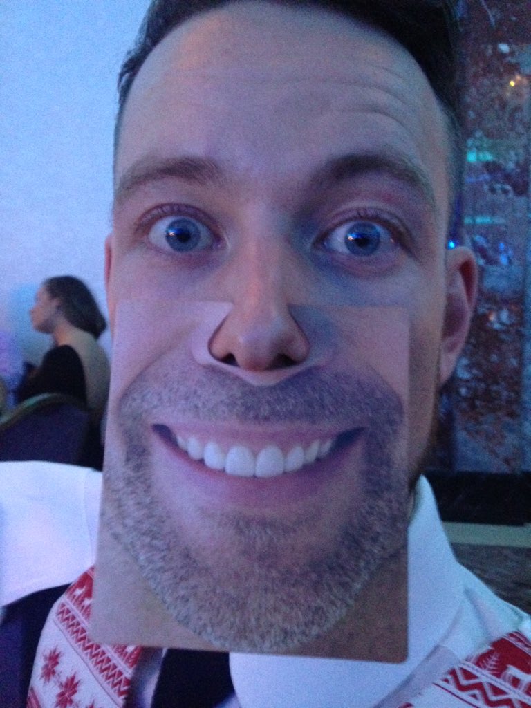 emilybingo's tweet photo. Ooh la la.   #cmawards15 https://t.co/SwY1DiCxYz