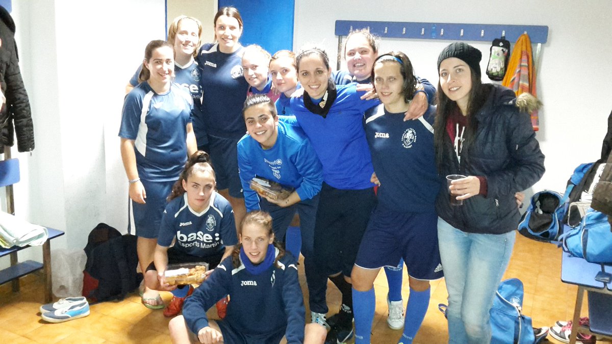 udalginet1516's tweet photo. No hi ha competició fins 2016 xo treballarem un poc més.. ademés celebració l'aniversari @96monica96 #amuntblavetes https://t.co/KXd8xdCVMd