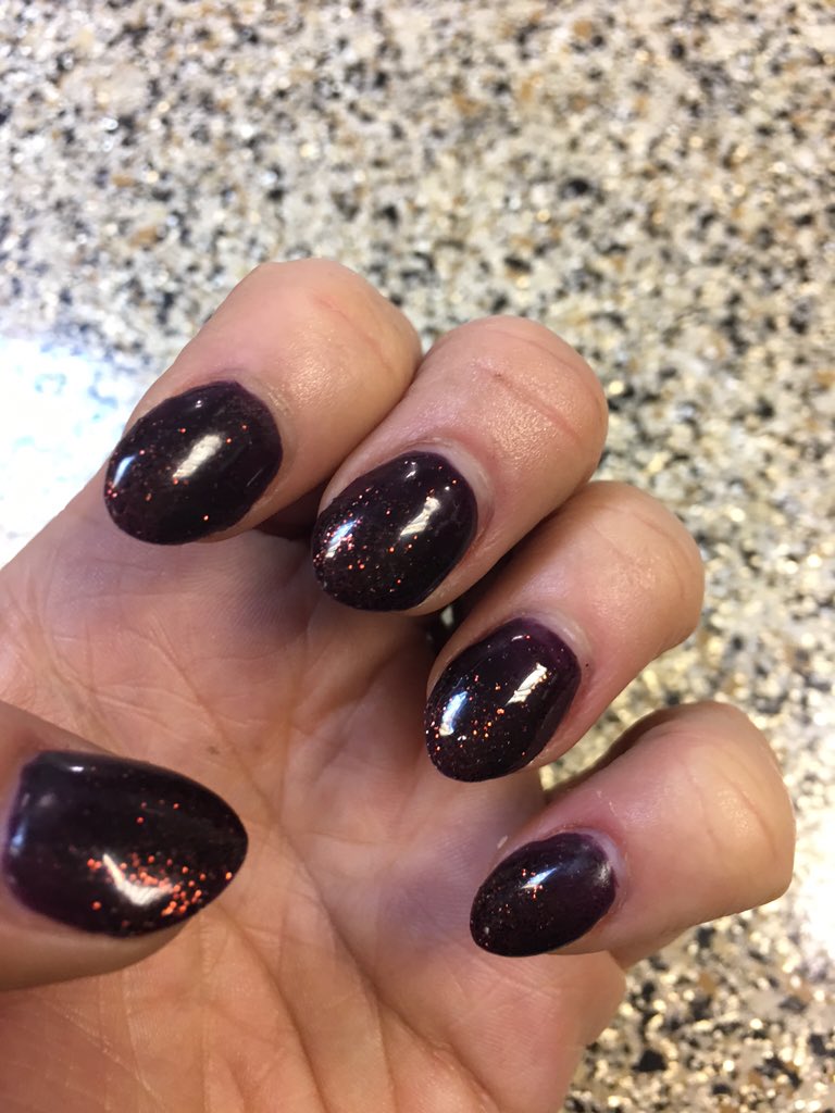 SRedhandbag's tweet photo. Loving my new look #addictedtonails @ButtonAcademy 💅🏻 https://t.co/Pt0MwhjZw6