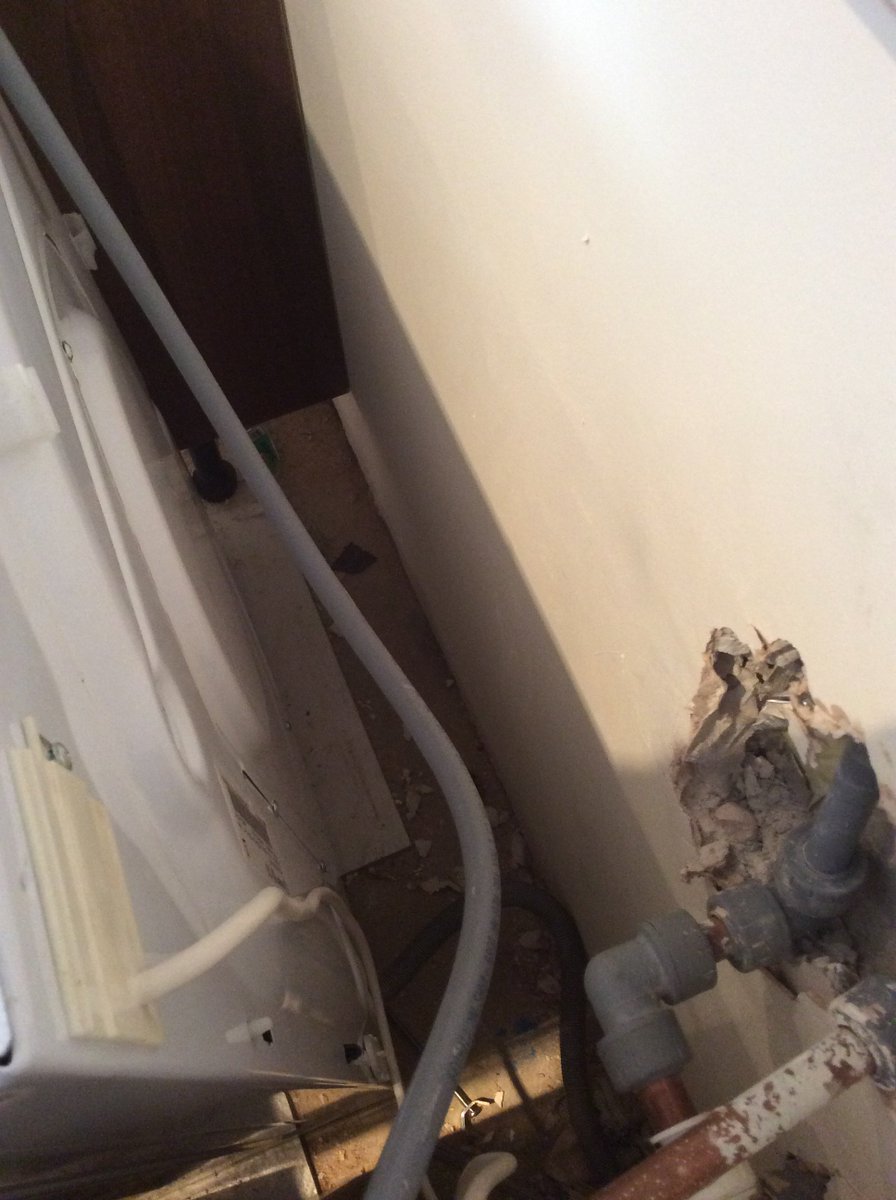 SwedeAbroad1's tweet photo. @bovishomes @bodgebovis more rubble behind and below our kitchen units. https://t.co/Kq9BzlSB87