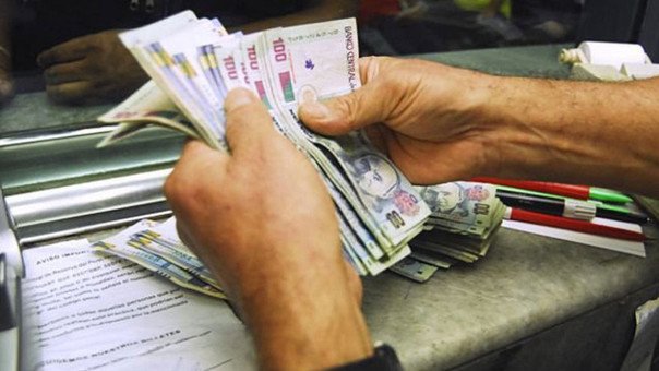 RPPNoticias's tweet photo. #Interbank reconoce problemas en cuentas sueldo de clientes https://t.co/wNzX4rTCBs https://t.co/s0yL6Mwq74