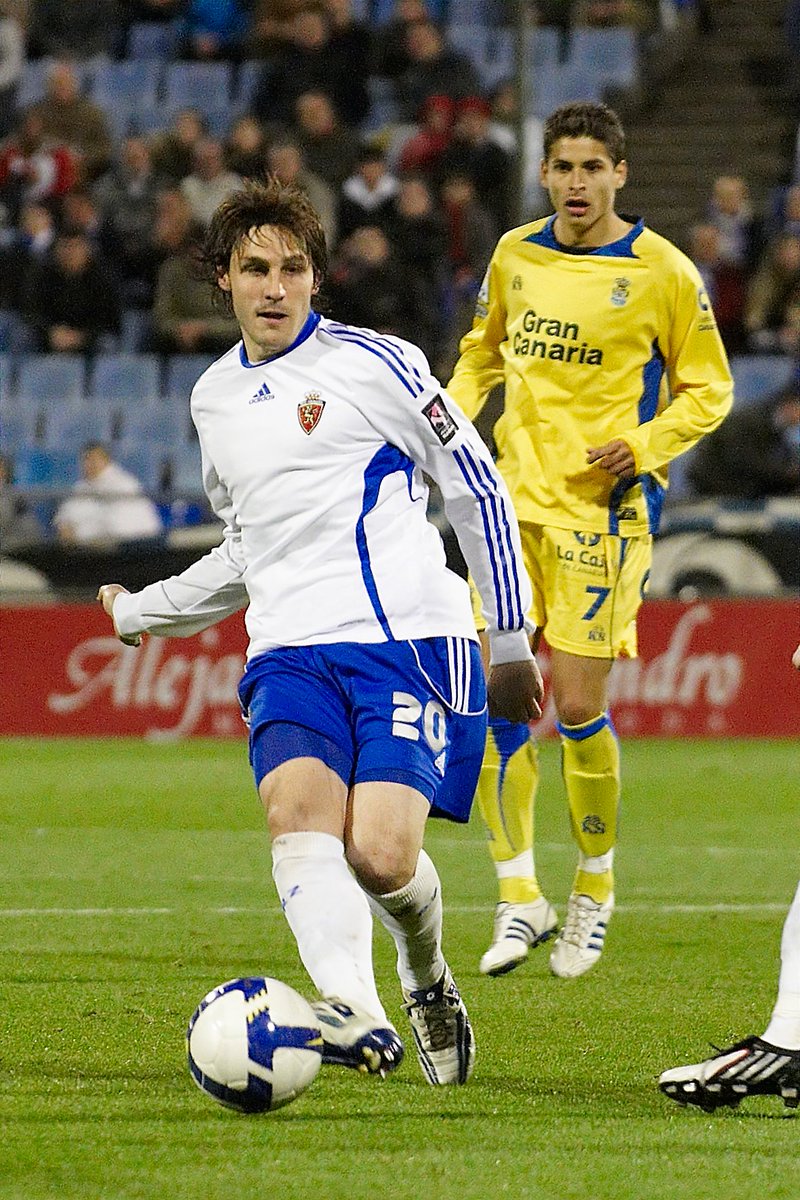 RealZaragoza's tweet photo. Por tu fútbol, tu entrega, tu sacrifico y tu compromiso siempre que defendiste la blanquilla... #GraciasGenerelo https://t.co/5saxK6miEw