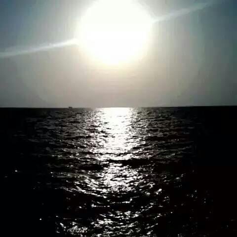 shams879's tweet photo. يناديني واحس اسمي بصوته غير
يا اجمل من نطق شّمس على لسانه https://t.co/43FNPeFtyV