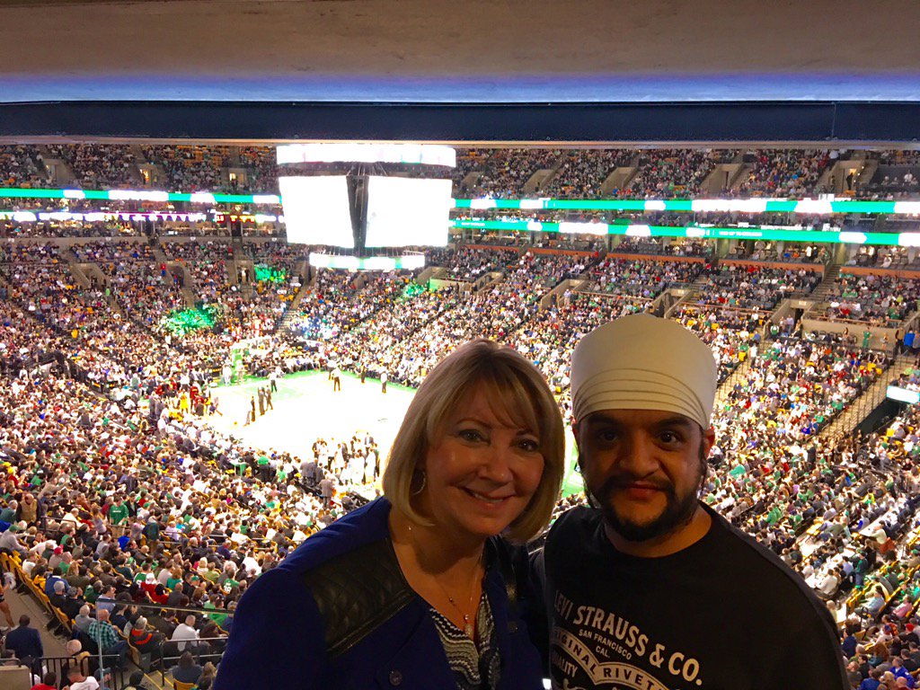 tcedatadiva's tweet photo. Wondering what the big data sentiment is about the #Celtics tonite #tce #emc https://t.co/rjIDI7XqT7