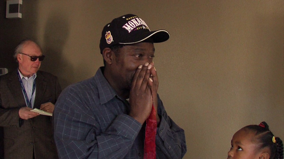 fox4kc's tweet photo. Homeless man and twin daughters receive new home in time for Christmas https://t.co/ihPZsMPM9y via @MelissaStern https://t.co/tQVfFIWdFJ