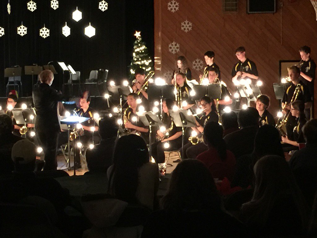 AnoMagnifico's tweet photo. @nmcLRSD @louis_riel_sd #nmcjazzband bringing down the house in ole #DowneyGym on St. Mary's Road... #toetappingfun https://t.co/aRgTjtkO2f