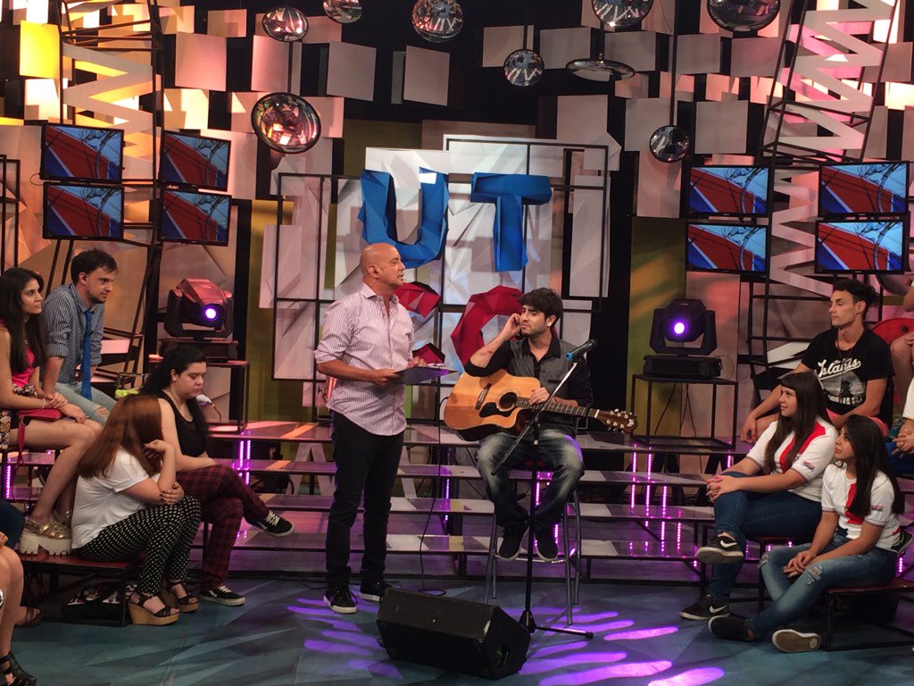 JESICAKUSNIER's tweet photo. Ahora! @agustinalmeyda en vivo en @utcqok con @Bahiano_oficial por @TV_Publica https://t.co/rZNd4zWJfl