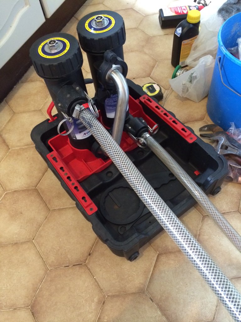 WhitesPlumb_ltd's tweet image. A heating system Magnacleanse before and after. @magnaclean #cleanheating #sludge