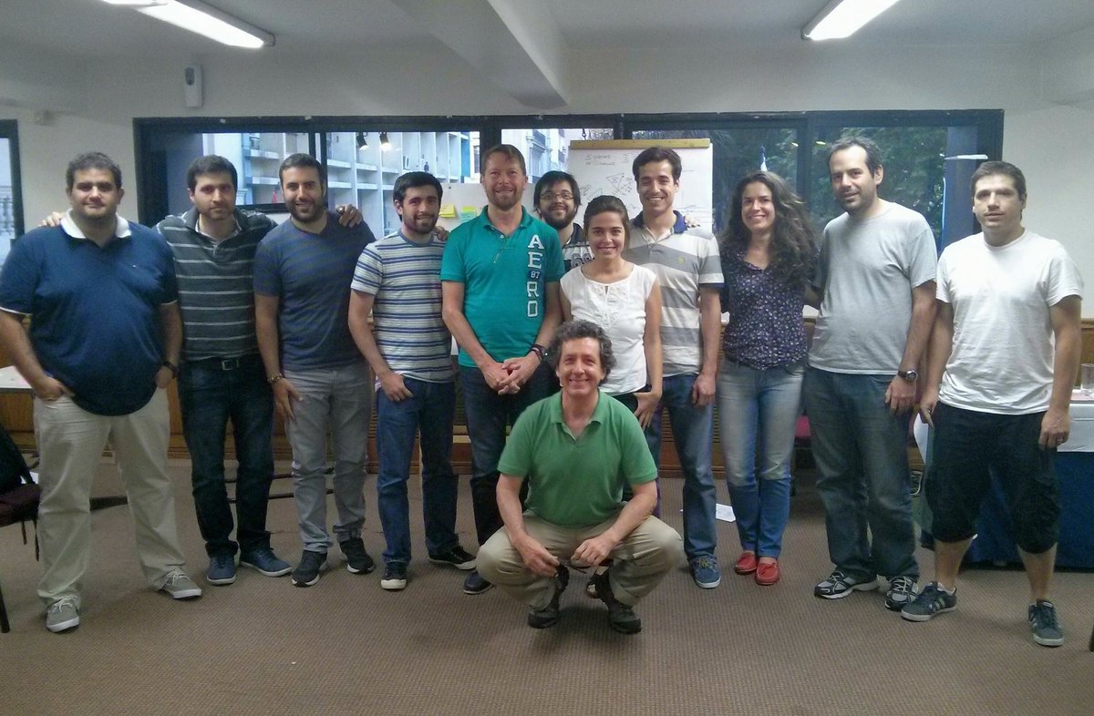 pablolis's tweet image. Finalizando el #AdvancedAgile Masterclass #AAMUY en #Montevideo con @TotherAlistair ! :)
