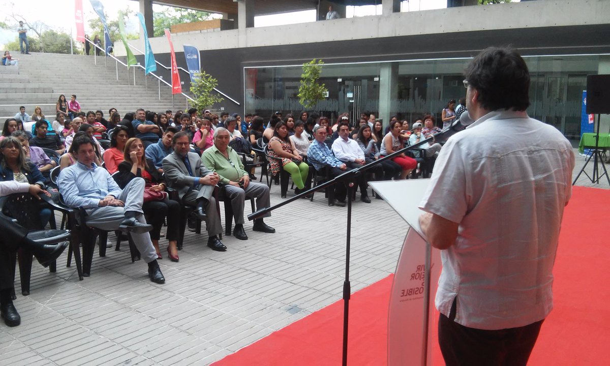 Muni_Recoleta's tweet photo. Alc. @danieljadue entrega 310 nuevas Becas para Cursos de Conducir a egresados de 4to Medio de escuelas municipales. https://t.co/WBZgefhFqG