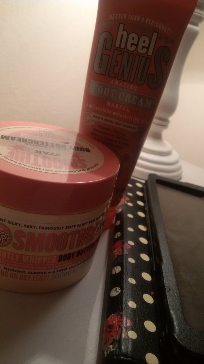 LippyHeelsRugby's tweet photo. Skin seriously struggling in the cold weather but I'm sure it's nothing @SoapandGlory can't fix https://t.co/iWyk98Etl5