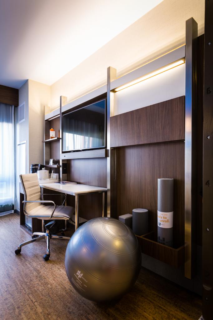 EvenHotels's tweet photo. Traveling is no longer an excuse to stray from your routine. #EVENHotelsNYC helps you Stay Active on the road. https://t.co/mYFqpLFF2S