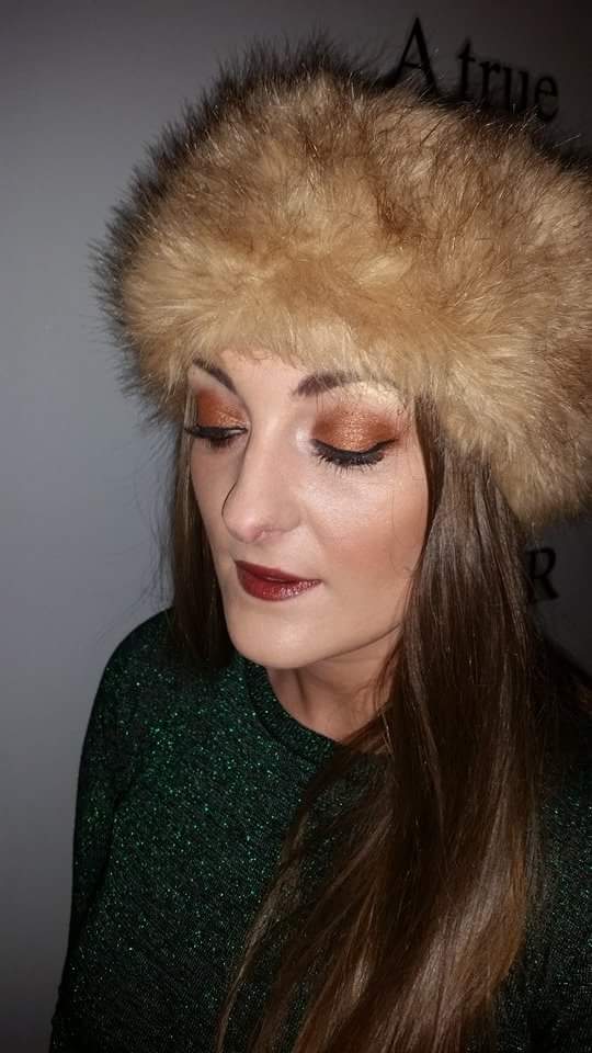 DonnellyFriel's tweet photo. 12 looks of Christmas 🎄 🎅 🎄
#lusciouslooksbylisa 
Look 5 #rusticglow https://t.co/MyQSfFasEW