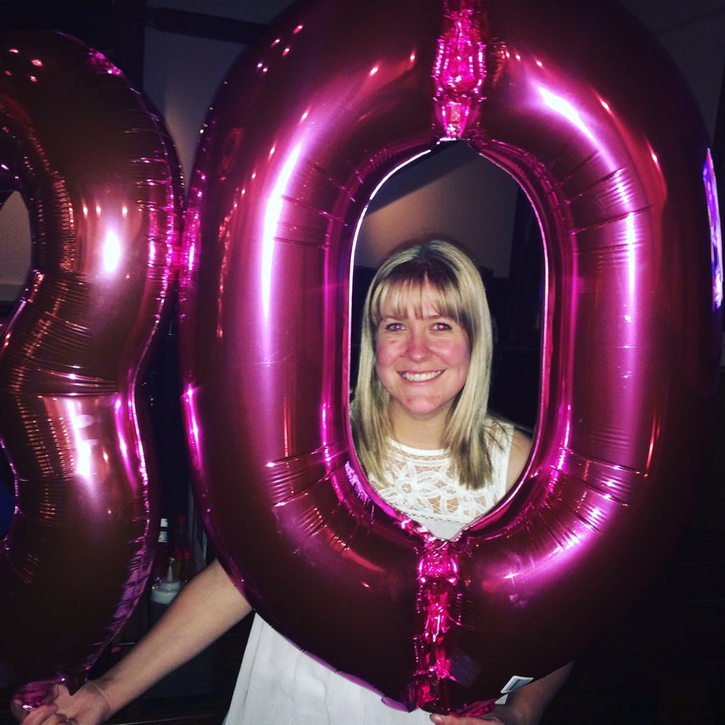 Amazing night down <a href="/HickorysKW/">Hickorys Smokehouse</a> #surpriseMeal #barn #TopTopFood #AceService #Wifes30th #TableTopBBQ #niceTouches