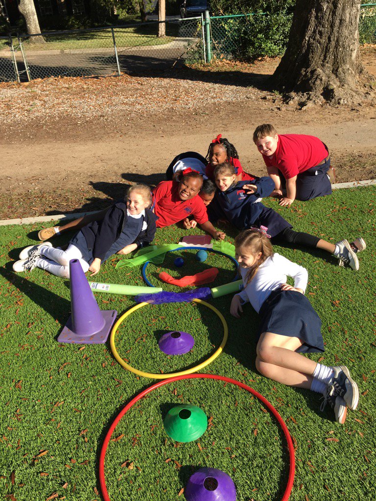 MBABurt's tweet photo. Using the 4C's in PE to create snowmen!  @MaryBAustin https://t.co/ugZHStSNdj