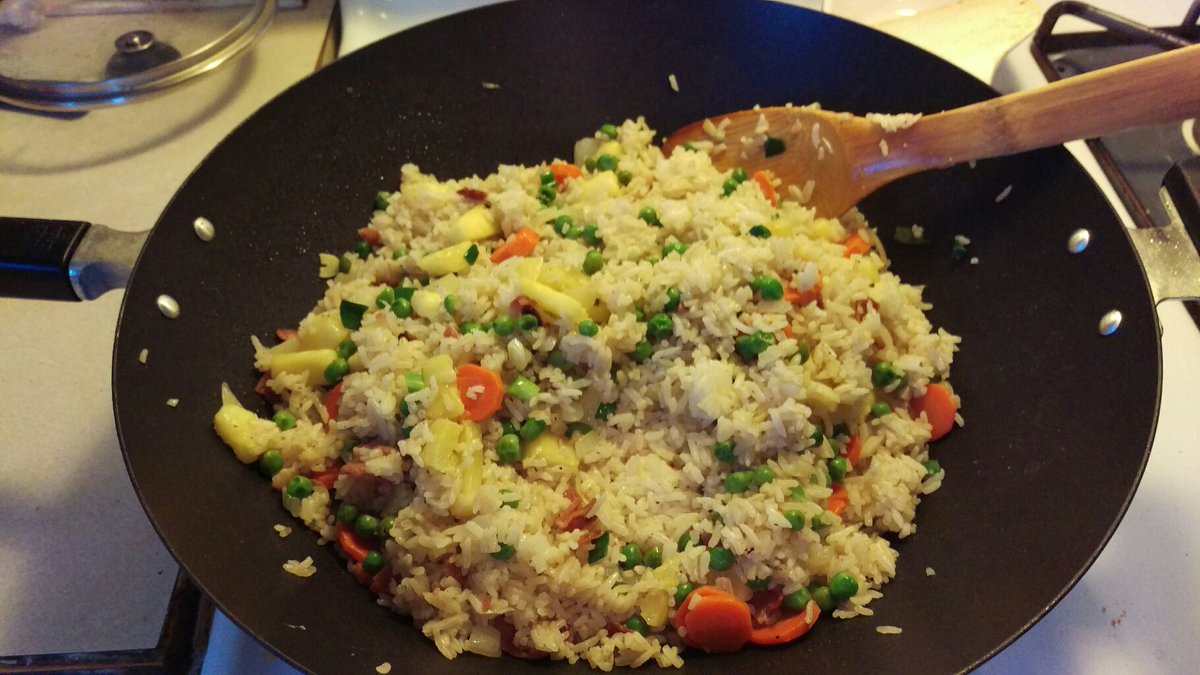 DethIm's tweet photo. How ab a little bacon & pineapple fried rice 4 dinner? Yes plz! & #kitchencreation https://t.co/XJt8Mz4DSy