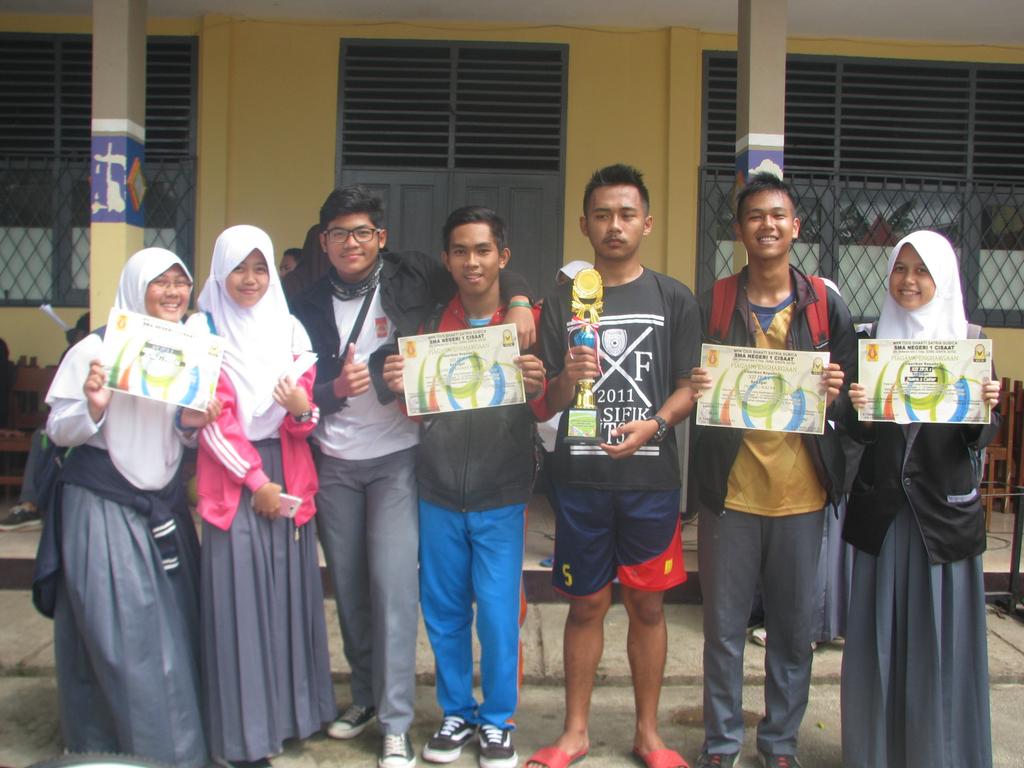 OscaSmancis's tweet photo. Selamat akang dan teteh kelas XII IPA 1 sbg Juara Umum Kolase 2015^^ https://t.co/uo21HhrFuX