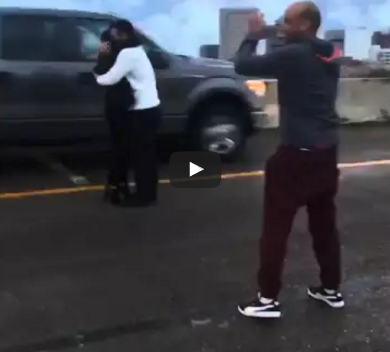 trendingevents1's tweet photo. #Idiot shuts down #highway for #Marriage #proposal
https://t.co/3cnAyM3FnF #houston #tx #texas #i45 #interstate45 https://t.co/xvJgtXZc4n