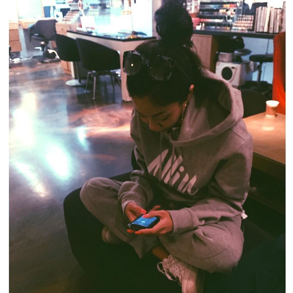 rapstarsnaps's tweet photo. [PHOTO] jessicah_o: illinn bitch #ghopper #지하퍼 https://t.co/6ONDw8bqPf https://t.co/OFBoZVQHiK